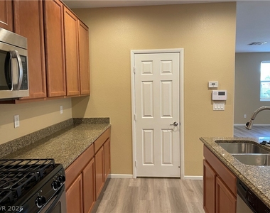 8620 Rowland Bluff Avenue - Photo Thumbnail 13