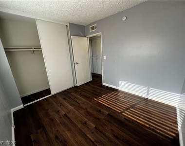 6630 Bubbling Brook Drive - Photo Thumbnail 14