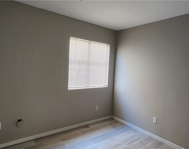 2048 Audrey Hepburn Street - Photo Thumbnail 11