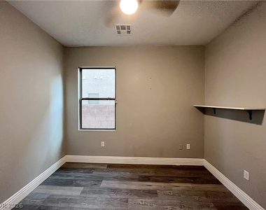 6259 Copper Light Street - Photo Thumbnail 7