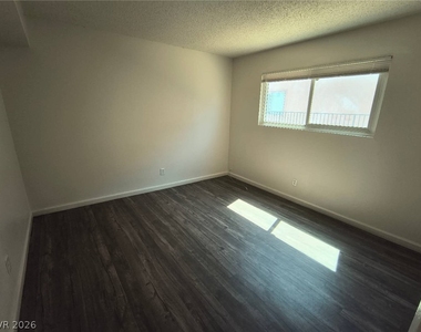 504 Calcaterra Circle - Photo Thumbnail 7