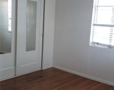 1122 S 17th Street - Photo Thumbnail 3