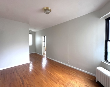 21-67 33rd Street - Photo Thumbnail 2