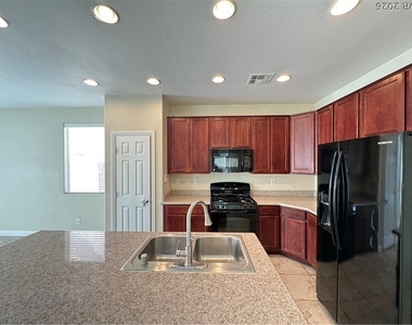 197 Spring Hollow Drive - Photo Thumbnail 6