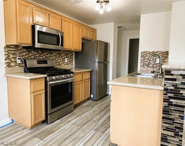 7701 W Robindale Road - Photo Thumbnail 4
