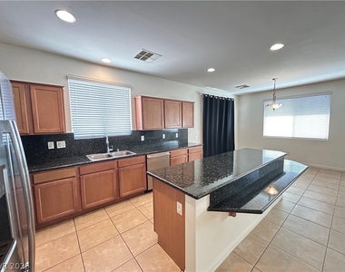 1030 Via Nandina Place - Photo Thumbnail 7