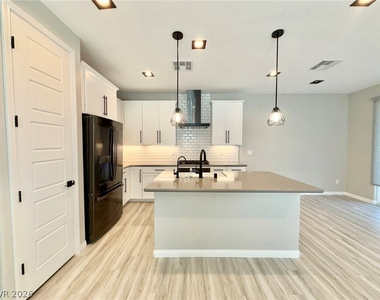 4442 Frias Falls Avenue - Photo Thumbnail 8