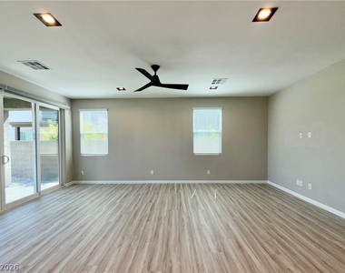 4442 Frias Falls Avenue - Photo Thumbnail 4