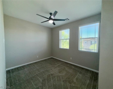4442 Frias Falls Avenue - Photo Thumbnail 19