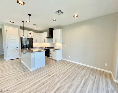 4442 Frias Falls Avenue - Photo Thumbnail 7
