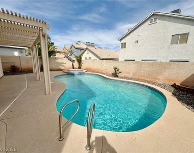 7216 Winding Creek Drive - Photo Thumbnail 4