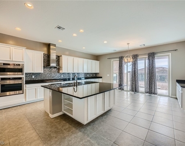 12165 Edgehurst Court - Photo Thumbnail 3