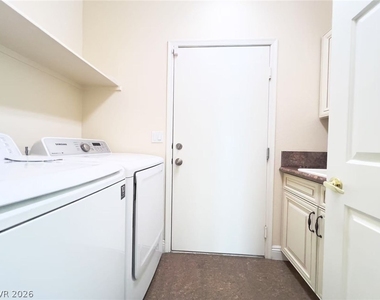 2019 Silverton Drive - Photo Thumbnail 13
