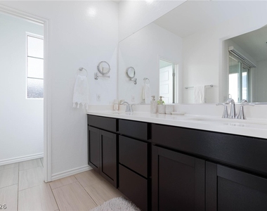 7792 Vino Vranec Court - Photo Thumbnail 24