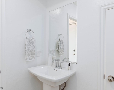 7792 Vino Vranec Court - Photo Thumbnail 11