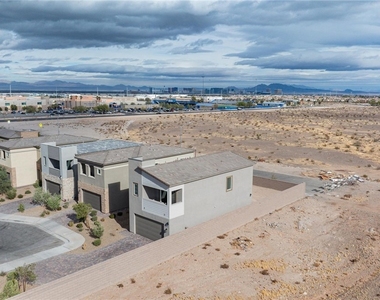 7792 Vino Vranec Court - Photo Thumbnail 34