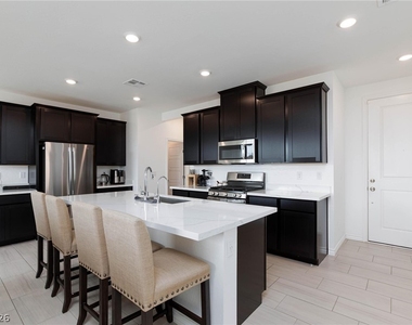 7792 Vino Vranec Court - Photo Thumbnail 3