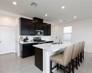 7792 Vino Vranec Court - Photo Thumbnail 9