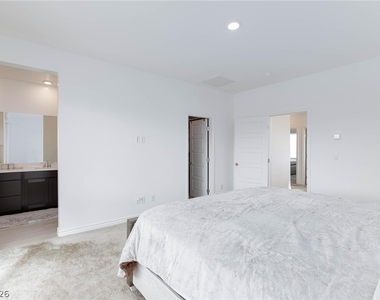 7792 Vino Vranec Court - Photo Thumbnail 17
