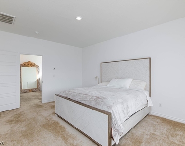 7792 Vino Vranec Court - Photo Thumbnail 16