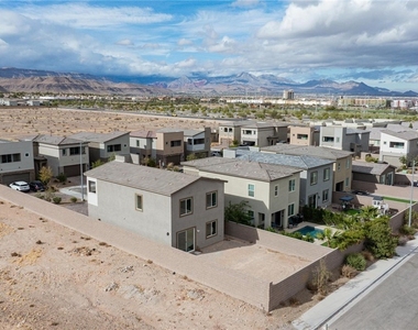 7792 Vino Vranec Court - Photo Thumbnail 35