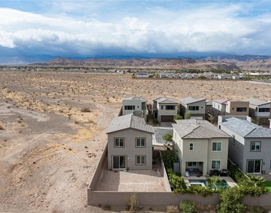 7792 Vino Vranec Court - Photo Thumbnail 36