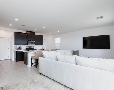 7792 Vino Vranec Court - Photo Thumbnail 6