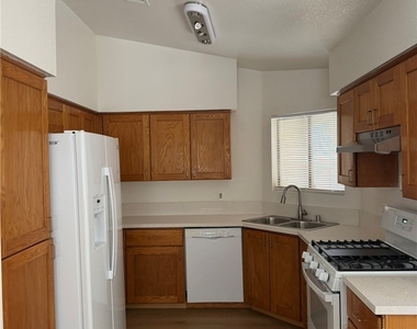 2324 Chapman Hill Drive - Photo Thumbnail 5