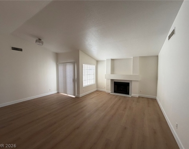 2324 Chapman Hill Drive - Photo Thumbnail 2