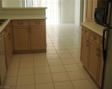 7724 Bauble Avenue - Photo Thumbnail 9