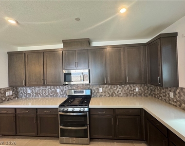 3262 Fountaintree Avenue - Photo Thumbnail 7