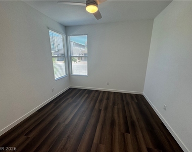 3262 Fountaintree Avenue - Photo Thumbnail 12