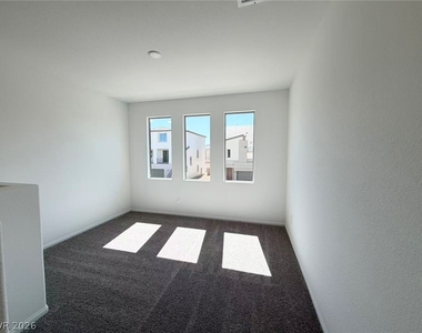 5934 Night Hawk Hill Street - Photo Thumbnail 8