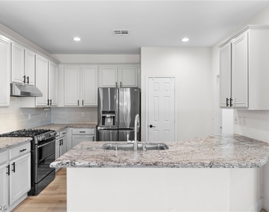 11223 Tribiani Ave Avenue - Photo Thumbnail 13