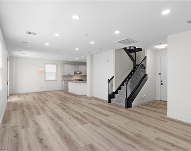 11223 Tribiani Ave Avenue - Photo Thumbnail 8