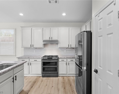11223 Tribiani Ave Avenue - Photo Thumbnail 17