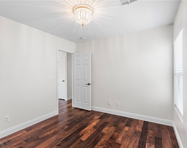 11223 Tribiani Ave Avenue - Photo Thumbnail 44