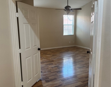 9113 Parkstone Avenue - Photo Thumbnail 7