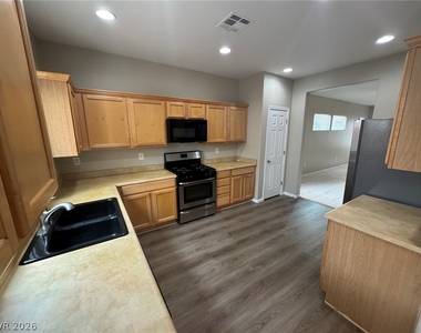 2924 Dotted Wren Avenue - Photo Thumbnail 5