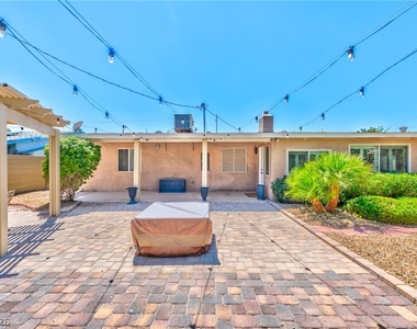 1824 Saylor Way - Photo Thumbnail 16