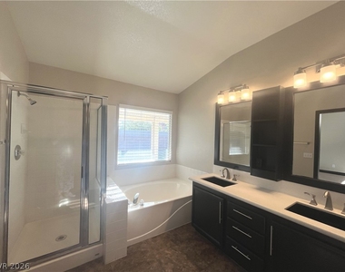 1667 Tangerine Rose Drive - Photo Thumbnail 23