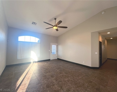 1667 Tangerine Rose Drive - Photo Thumbnail 4
