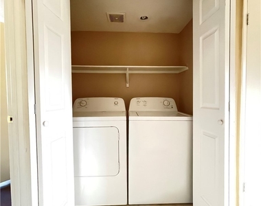 8410 Eldora Avenue - Photo Thumbnail 12