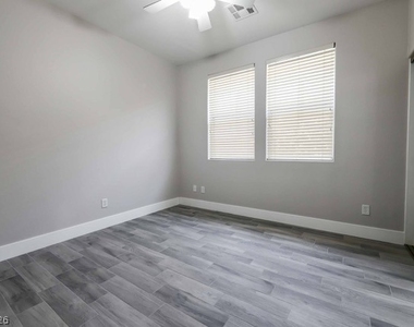 3819 Sterling Crest Place - Photo Thumbnail 13