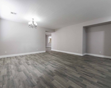 3819 Sterling Crest Place - Photo Thumbnail 4