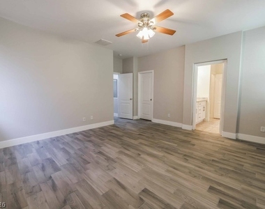 3819 Sterling Crest Place - Photo Thumbnail 18