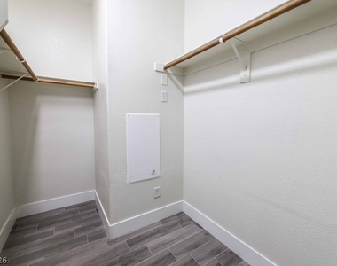 3819 Sterling Crest Place - Photo Thumbnail 16