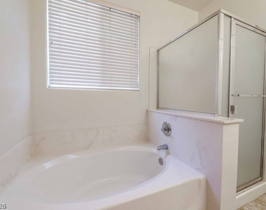 3819 Sterling Crest Place - Photo Thumbnail 20