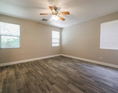 3819 Sterling Crest Place - Photo Thumbnail 19