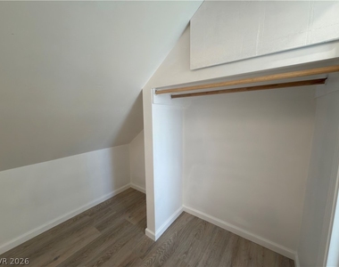 5108 Greene Lane - Photo Thumbnail 7